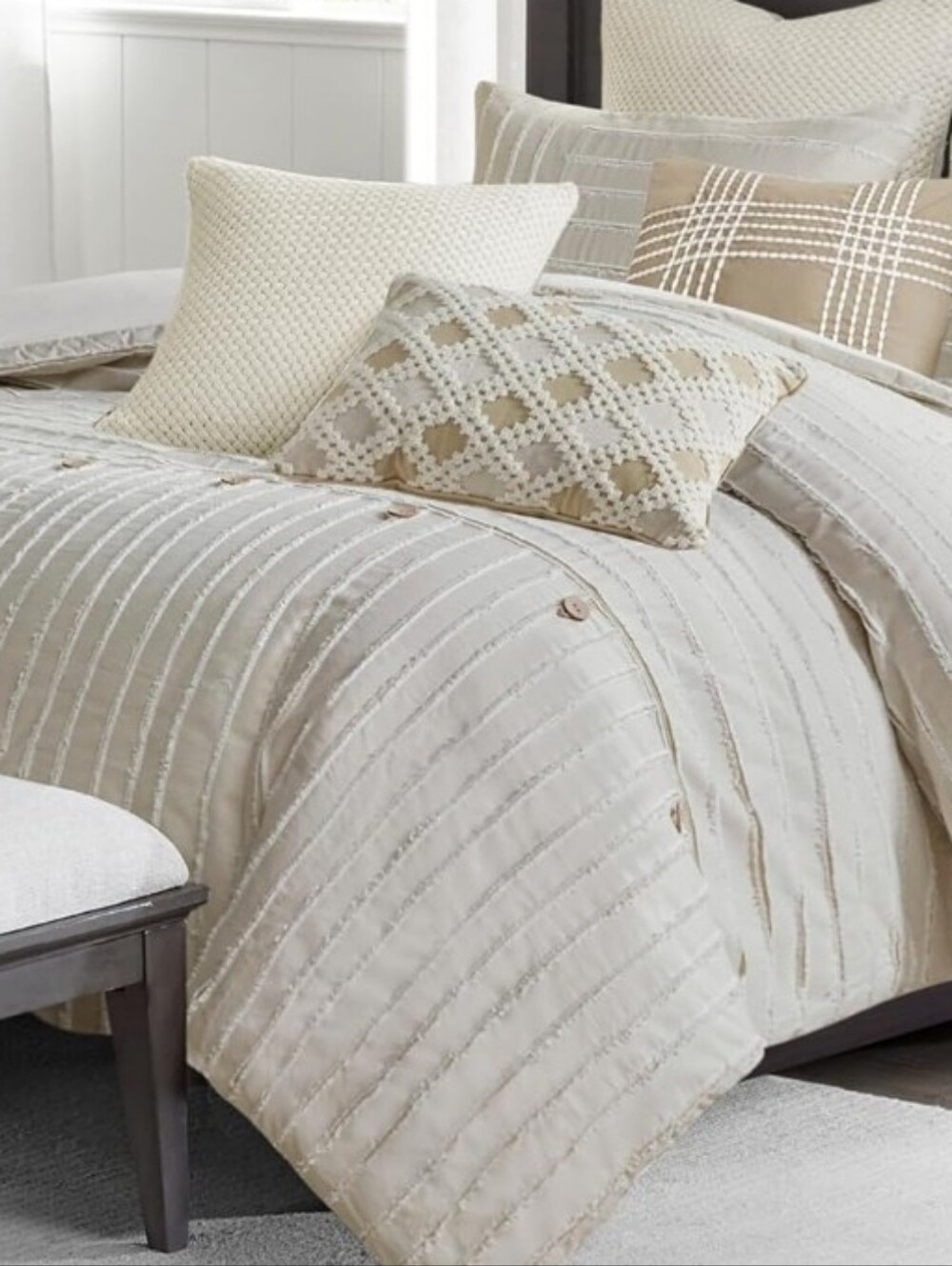 Madison Park Ivory Button-Accent Duvet. Full/Queen. 86"x92".